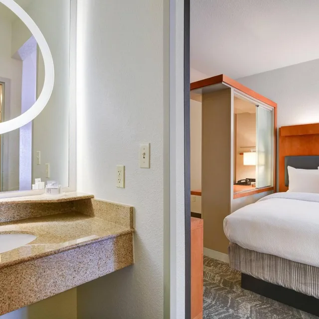 Suite, King Bed, Trundle View, Sofa، Springhill Suites Shreveport-Bossier City/Louisiana Downs 5/6