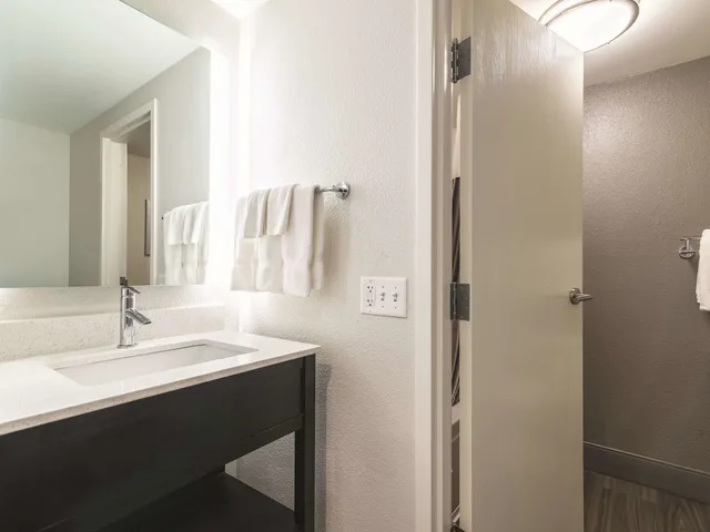 غرفة بسريرين مزدوجين، La Quinta Inn Fresno Yosemite 5/7