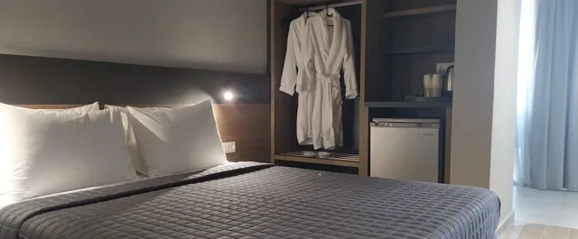 Deluxe, Queen Bed, Sofa, Elizabeth Queen Luxury Rooms 7/10