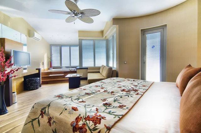 غرفة جونيور بسرير كينج، Limak Lara De Luxe Hotel and Resort 2/3
