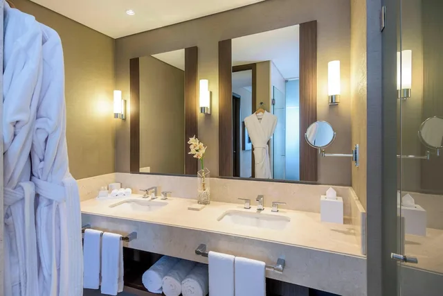 1 Bedroom, Executive, Suite, King Bed, Sofa, Courtyard By Marriott Bogota Airport 5/5