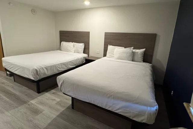 Efficiency, 2 Queen Beds، Baymont by Wyndham Dickinson 2/3