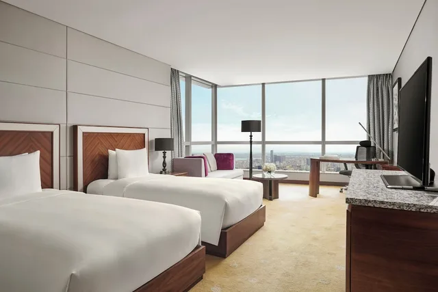 غرفة بريميوم بسريرين منفصلين، Intercontinental Hanoi Landmark 2/3