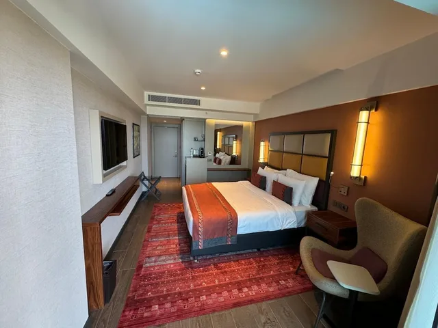 Room, King Bed, Partial Sea View, Balcony, Corner, Sile Gonen Hotel 1/10