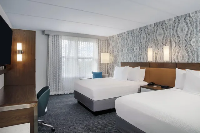 Guest Room, Standard, 2 Queen Beds, Courtyard By Marriott Miami Aventura Mall 1/3