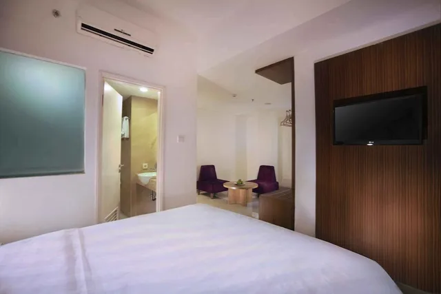 Premier, Double or Twin Bed, favehotel PGC Cililitan 1/1