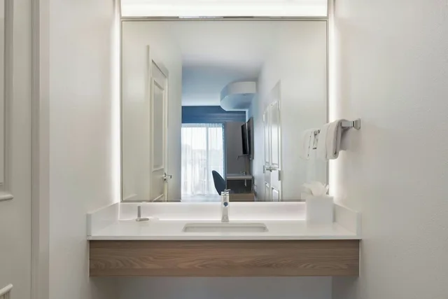 1 Bedroom, Suite, King Bed, Sofa, Balcony, Courtyard by Marriott Sandestin at Grand Boulevard 6/7