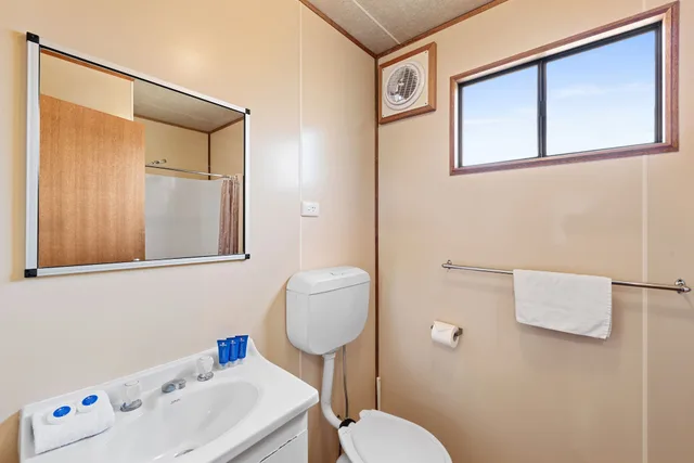 كابينة اقتصادية بسرير مزدوج وسرير بطابقين بغرفة نوم واحدة، DISCOVERY PARKS - MOAMA WEST 2/2