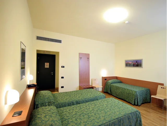 غرفة قياسية ثلاثية، Dama Hotel 2/5