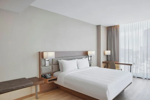 1 Bedroom, Suite, King Bed, City View, Sofa, Ac Hotel By Marriott Saltillo 4/10