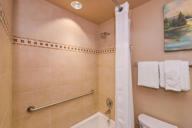 Suite, King Bed, Dining Area, Sofa, Jetted Tub، Best Western Plus High Country Inn 7/8