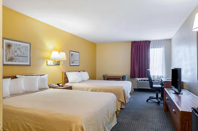غرفة رباعية بسريرين كوين، Rodeway Inn & Suites Blanding 2/4
