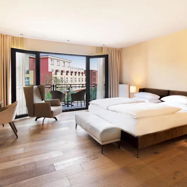 غرفة تنفيذية بسرير مزدوج بإطلالة على الحديقة بشرفة، Hotel Villa Toskana 4/6