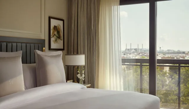 غرفة ديلوكس بسرير كينج، Jumeirah Carlton Tower London 4/6