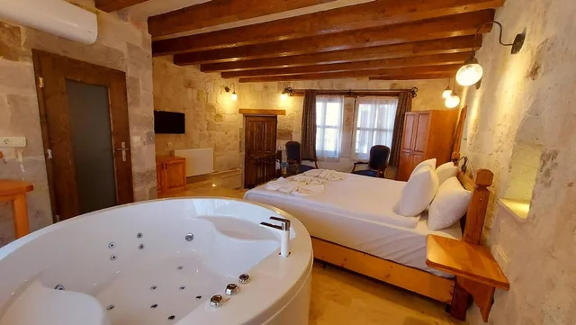 غرفة بسرير كوين بجاكوزي، Dervish Cave House 4/10