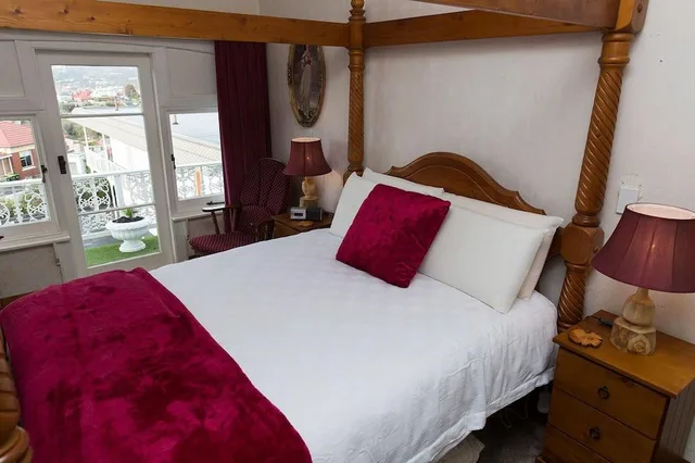 Cavell، MOTEL MAYFAIR ON CAVELL 1/1