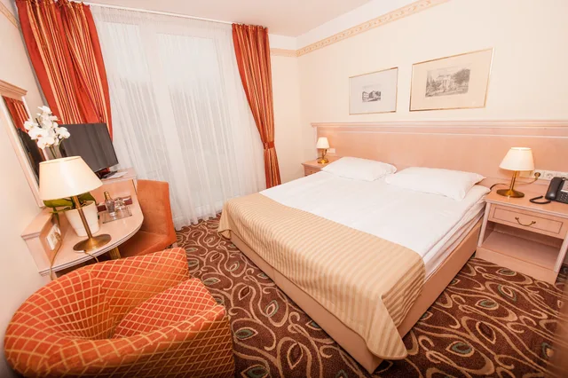 غرفة سوبيريور بسرير كوين بشرفة، Grand Hotel Sava Superior 1/2