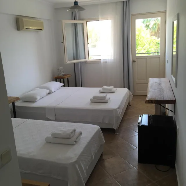 غرفة قياسية ثلاثية، Pataros Hotel 1/10