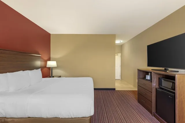 غرفة قياسية بسرير كينج، Best Western Plus Hudson Hotel & Suites 1/10