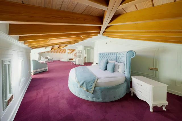 Loft, Suite, King Bed, Hot Tub، Seven Hills Palace & Spa 1/1