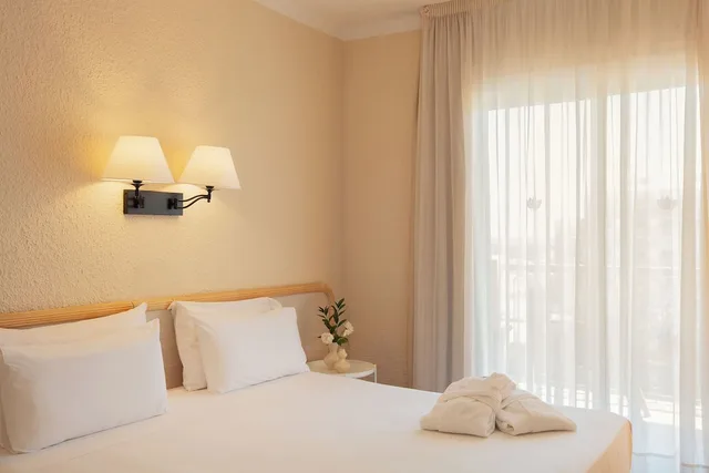 غرفة كومفورت رباعية بشرفة، Luna Park Hotel Yoga and Spa 4/7