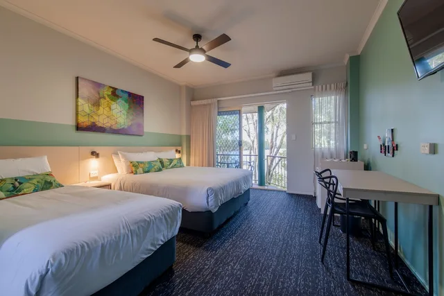 Studio, 1 Queen and 1 Single Bed, Nightcap at Waterfront Hotel 6/9
