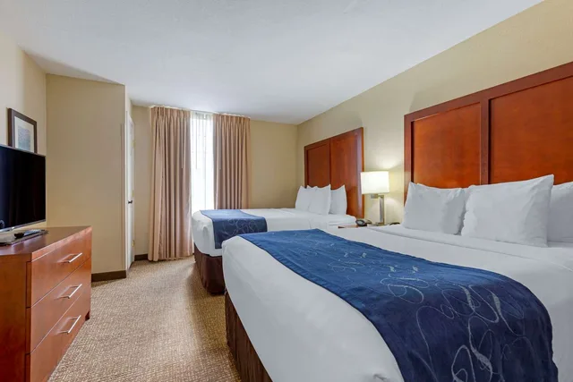 Suite, 2 Queen Beds, Comfort Suites Fredericksburg South 2/3