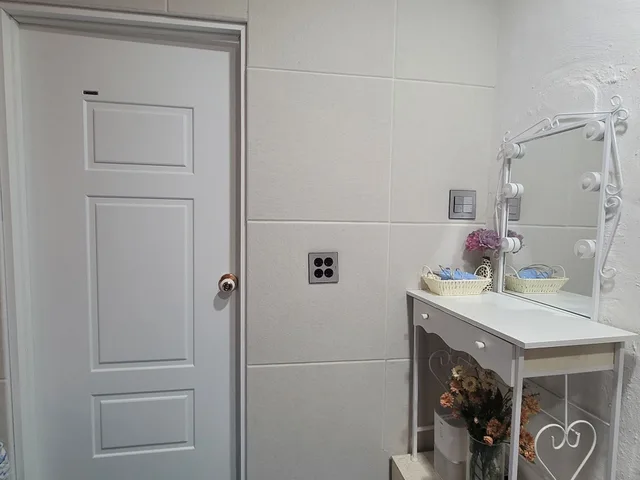 جناح استوديو كلاسيكي بسرير كوين وسريرين فرديين، Vision Guest House 5/8