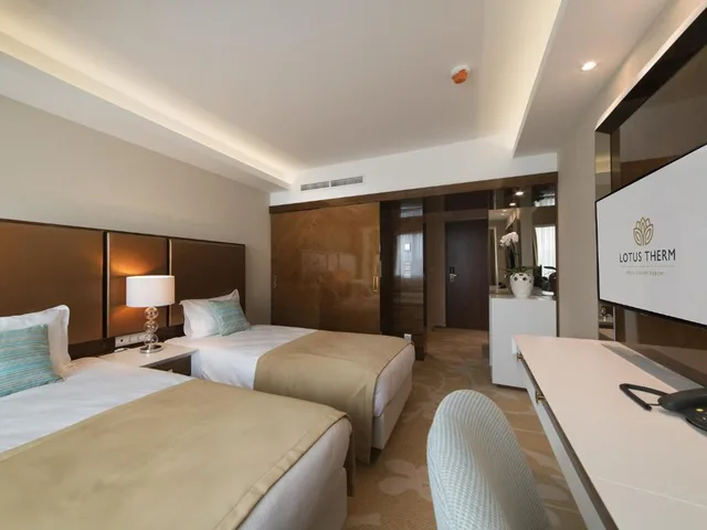 غرفة قياسية بسرير مزدوج، Lotus Them Spa Luxury Resort 3/5