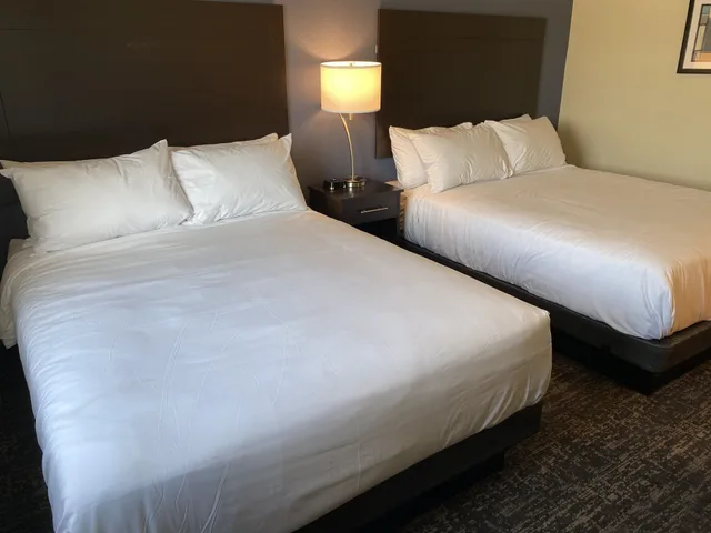 غرفة بسريرين كوين، Cobblestone Inn & Suites - Forest City 11/16