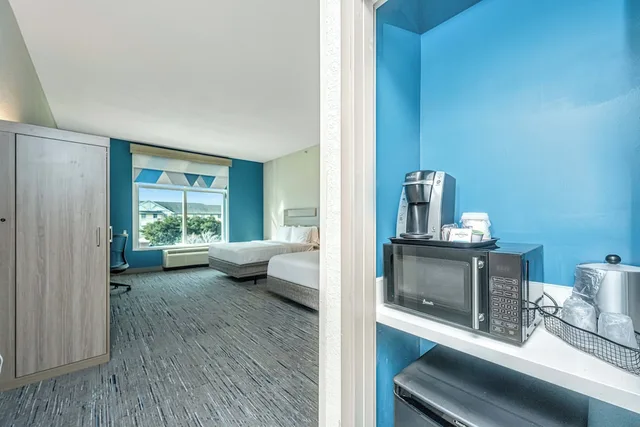 غرفة قياسية بسريرين كوين لذوي الإعاقة، Holiday Inn Express Hotel And Suites Charleston Arpt Conv Ctr Area 7/7