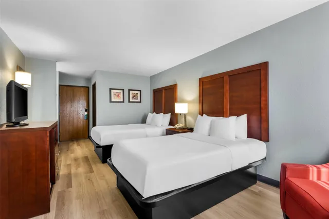 غرفة بسريرين مزدوجين، Quality Inn Waverly IA 3/7
