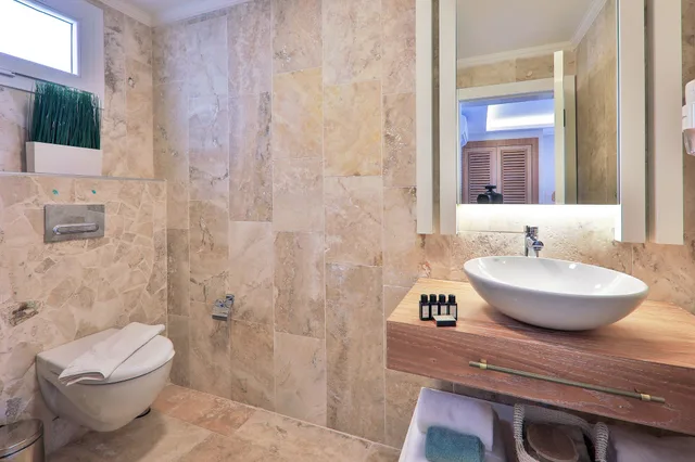 غرفة كومفورت بسرير كوين بإطلالة على البحر، Kalkan Saray Suites Hotel 10/10