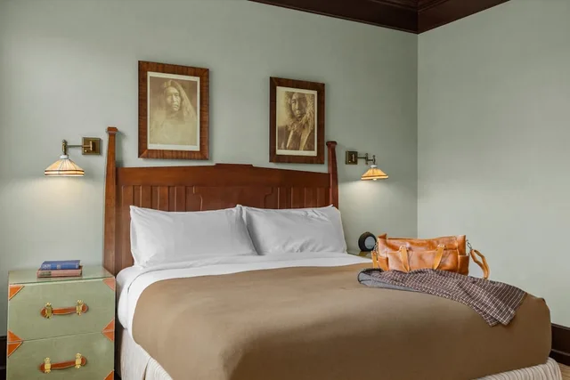 Boutique, Single, Queen Bed, Arctic Club Hotel 2/3