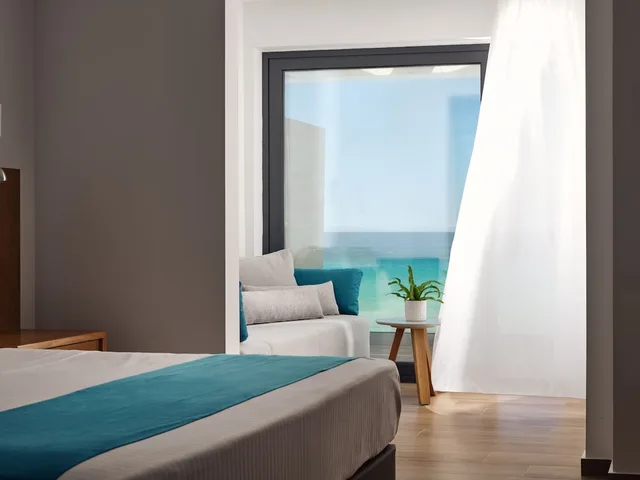 جناح بانورامي بسرير مزدوج بإطلالة على البحر مع أريكة، Cavo Orient Beach Hotel 1/2