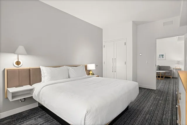 جناح بسرير كينج بغرفة نوم واحدة، TownePlace Suites by Marriott Cape Canaveral Cocoa Beach 1/5
