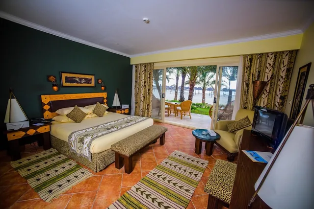 جناح تنفيذي بسريرين منفصلين بغرفتي نوم، Carols Beau Rivage Matrouh 1/4