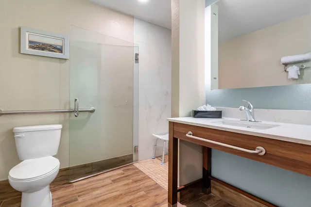Room, Queen Bed, Accessible, Best Western Carlsbad by the Sea 2/2