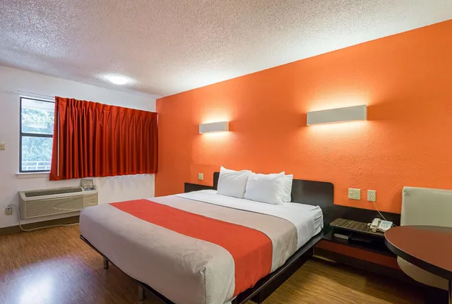 غرفة بسرير كينج لذوي الإعاقة، Motel6 Boerne, TX 5/10