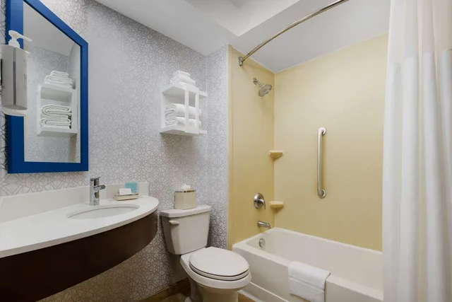 Room, King Bed, Hampton Inn Ft Lauderdale-Cypress Creek 4/5