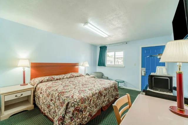 غرفة بسرير كينج للمدخنين، Hotel O Longhorn Boise City OK 3/3