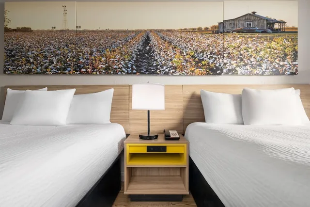 Deluxe, 2 Queen Beds, Accessible, Days Inn by Wyndham Anderson/Clemson Area 4/5