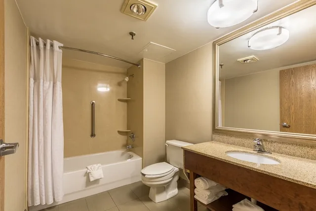 غرفة قياسية بسريرين مزدوجين، Comfort Inn Lansing West MI 2/3