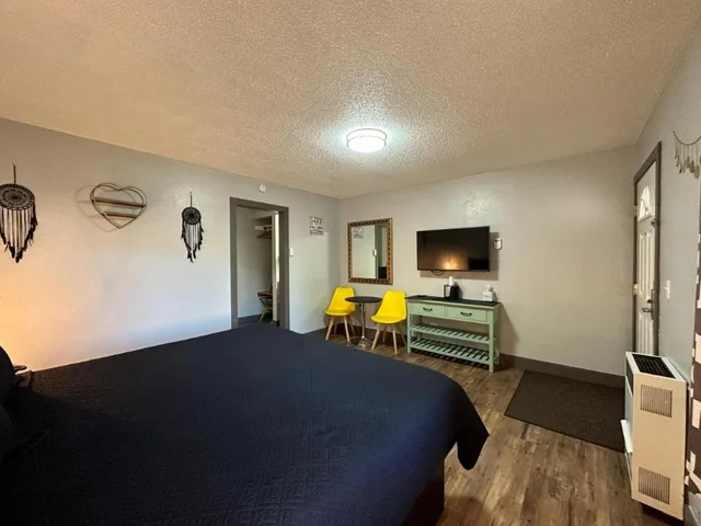 غرفة بسرير كينج، Lake Ridge Hotel 4/10