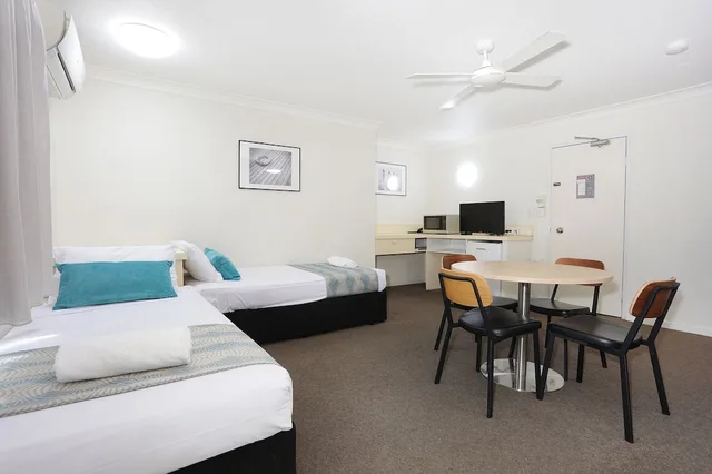 Motel, Queen and Twin Beds، Southport Motel & Apartments 2/5
