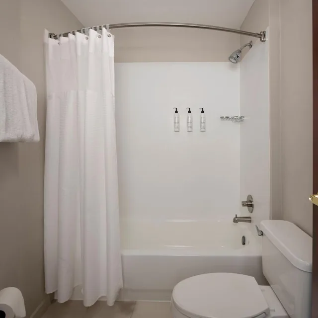 جناح بسريرين كوين مع أريكة بحوض استحمام لذوي الإعاقة، Springhill Suites Marriott Little Rock West 4/5