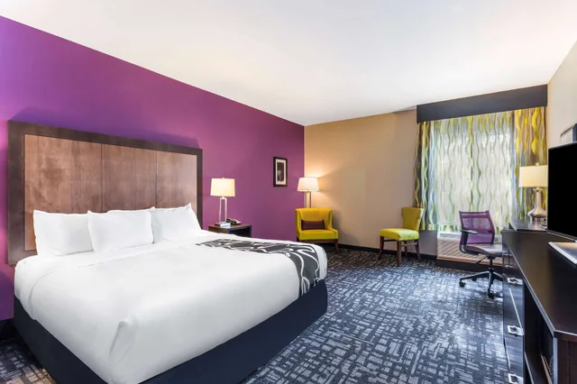 غرفة ديلوكس بسرير كينج لذوي الإعاقة، La Quinta Inn & Suites by Wyndham Monahans 1/2