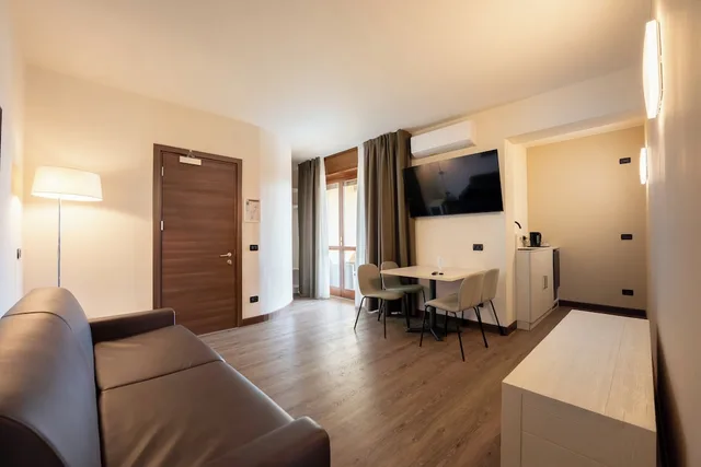 جناح فاخر بسرير كينج مع أريكة، Hotel Gardenia 6/10