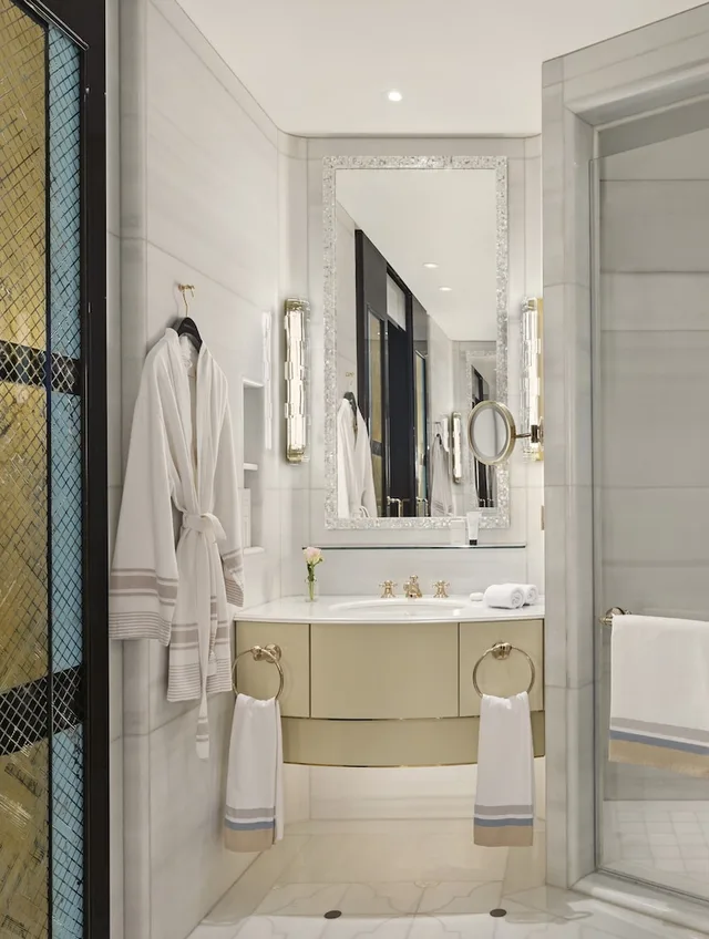 Grand, Bosphorus, Deluxe, 2 Double Beds, The Peninsula Istanbul 3/8