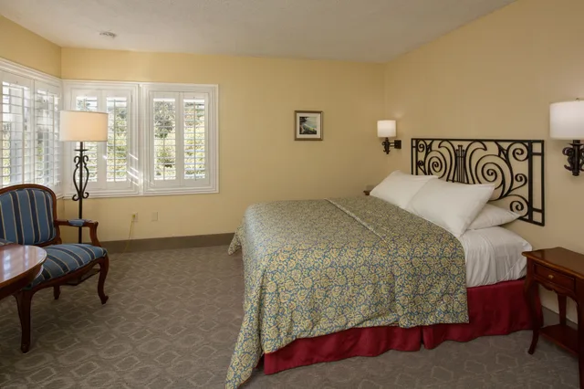 غرفة قياسية بسرير كينج، The Normandy Inn 5/9